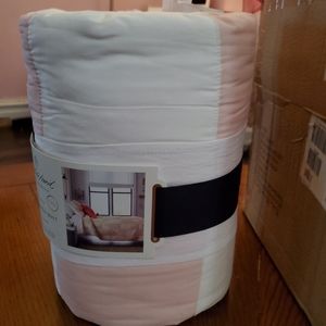 Twin size quilted comforter